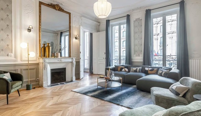 The Paris stay you deserve! 4bedrooms + 3 bathrooms!