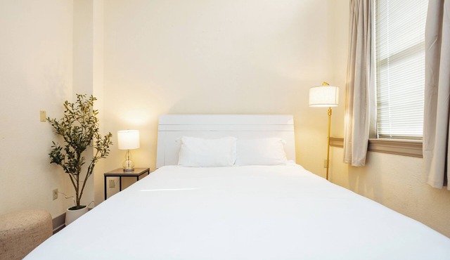 The Paris Suite Westport District