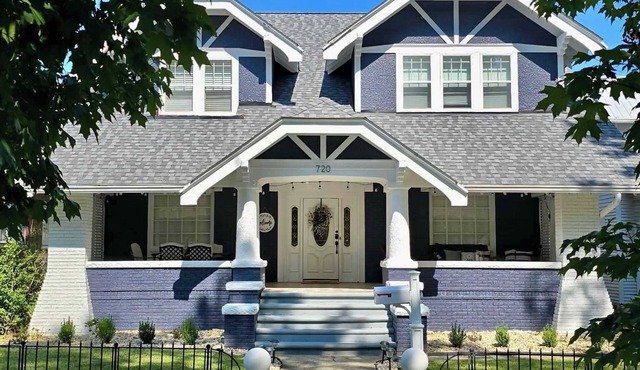 The Park House A 5 Bedroom Retreat w/Game Room & Fire Pit