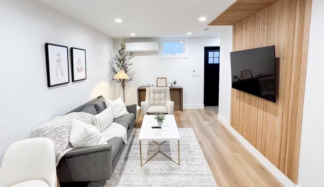 The Parker: Luxury 2 Bed 1 Bath Apartment
