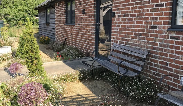 The Parlour - Spectacular views, country walks, cozy nights, pet friendly.