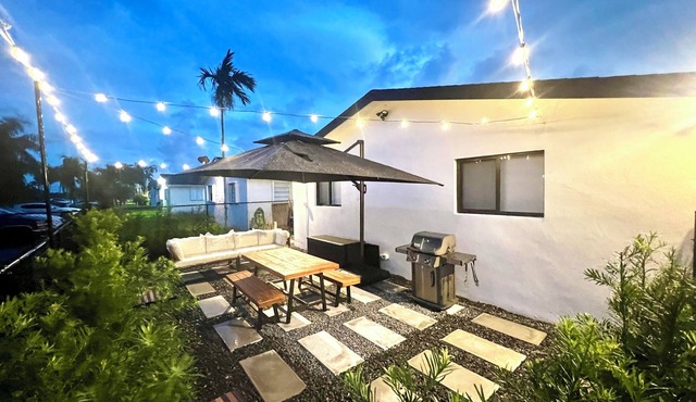 The Pass Through - Brand New 2 - 1 Modern Villa
