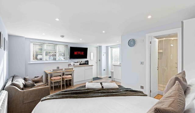 The Patch with free parking | By My Getaways