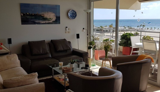 THE PATIO APARTMENT FACING THE SEA