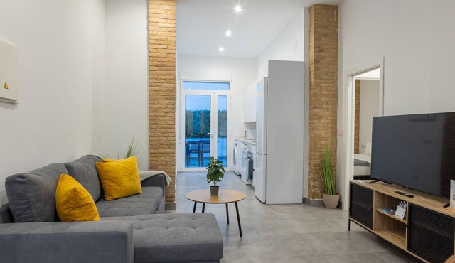 The Patraix Apartment B by Florit Flats