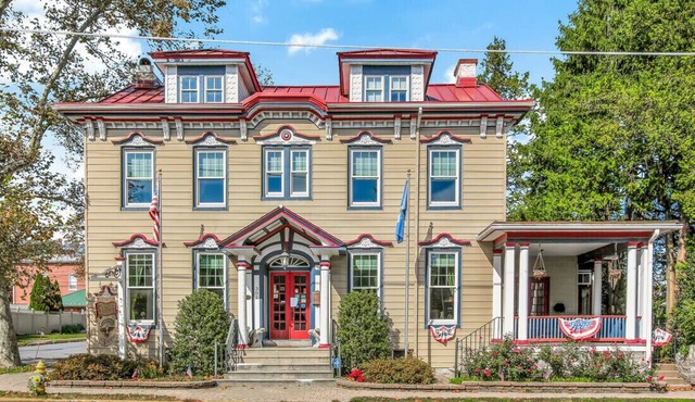 The Patriot House Near Hersheypark, LVC, Mt. Gretna, Renaissance Faire!