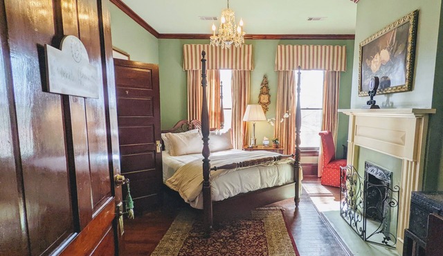 The Pea Ridge Room at the Town House Inn