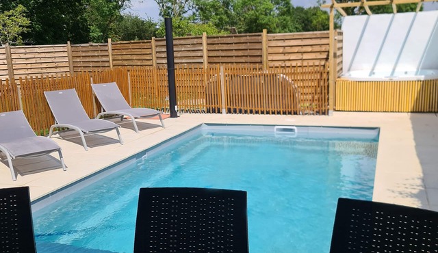 The peace and quiet of a country house with swimming poolSPA 10 minutes from the Vendée beaches