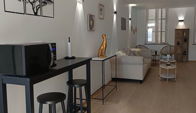 The peaceful little cocoon at the porte d'arroux