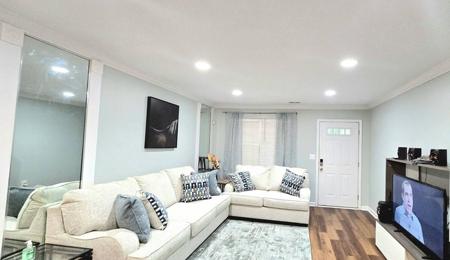 The peaceful Oasis.A Charming peaceful spacious 3 beds home in Charlotte