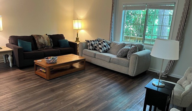 The Peaceful Peach 2BR/2 full baths, entire convenient luxury-loaded apt