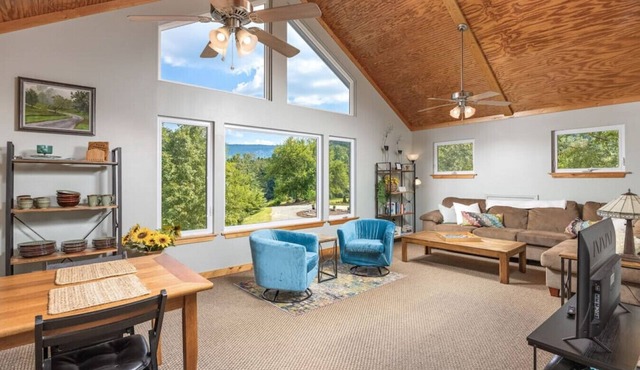 The Peaceful Perch One Bed home on an organic farm