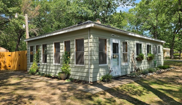 The Peach Cottage, By the Beach, Bring the Dog!