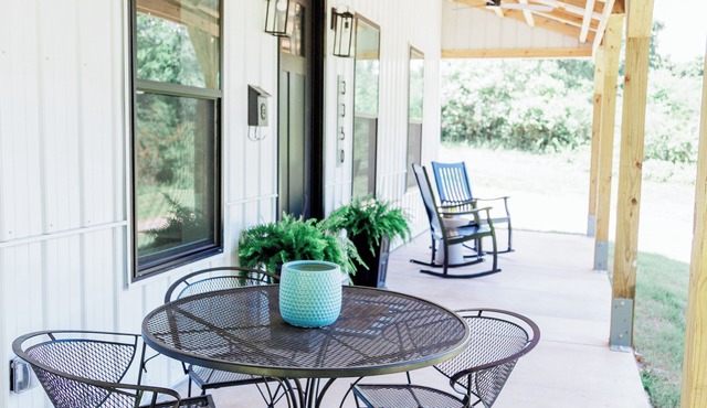 The Peach Cottage near Horsehead Lake, University, Wedding Venues, Ozark Mtns!