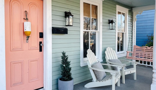 The Peach St. House - 1 Block to Park and Shops, close to beach!