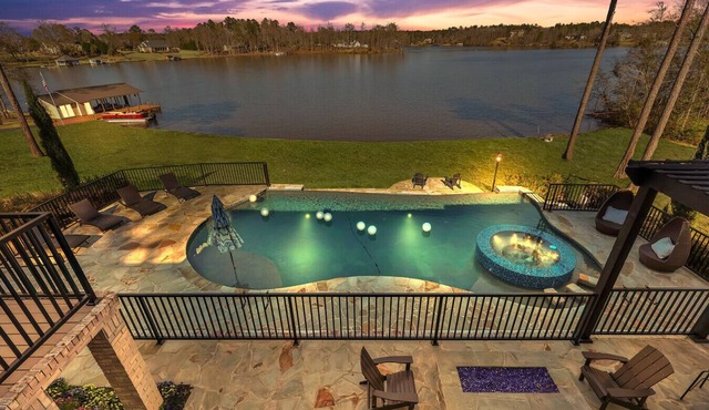 The Peach State Lakehouse | Sleeps up to 18