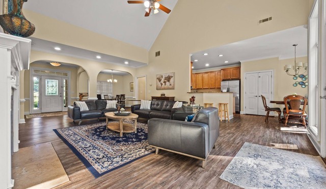 THE PEACHTREE ABODE-PRIVATE ESTAE LOT