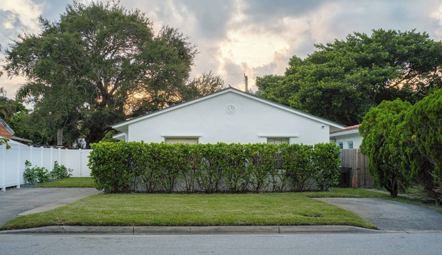 'The Peacock Bungalow' Near Fort Lauderdale Beach!