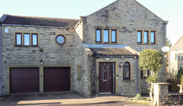 THE PEAK VIEW HOLMFIRTH, pet friendly in Hade Edge, Yorkshire