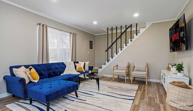 The Pear Tree: 3Bd 2Ba, Dog Friendly, 10min to Downtown Grand Rapids