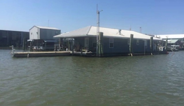 The Pearl - Beautiful, renovated Houseboat in Venice Marina!