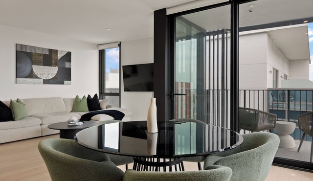 The Pearl Coast 1 Acre Rooftop Pool High-End 2BR 2BA Outdoor Gym 5Min to Pier