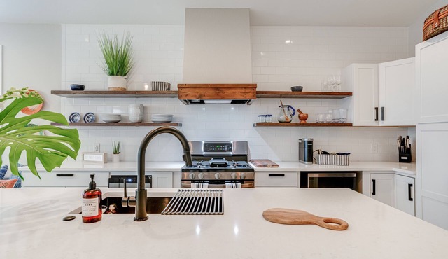 The Pearl Cottage House by the Riverwalk; HGTV