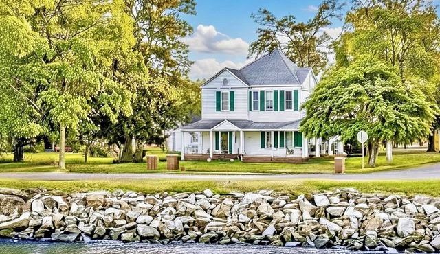 The Pearl - Waterfront Retreat 4BR 7 Bed Family/Friends/Pets