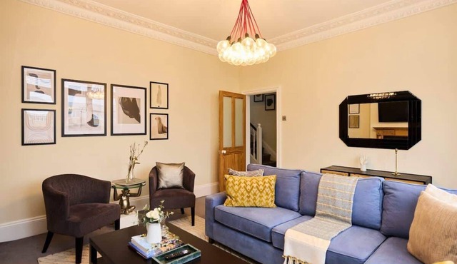 The Peckham Hideaway - Bright 3 Bdr Flat