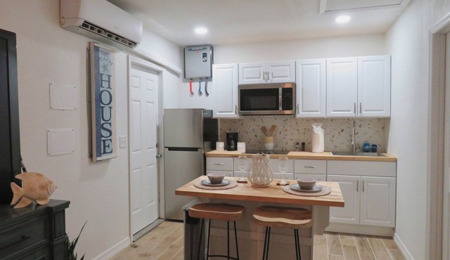 The Pelican Cove - Guest House