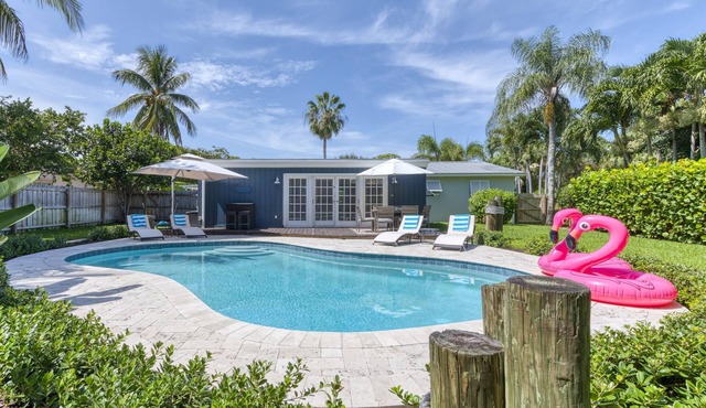 The Pelican Villa | Large Pool + Firepit!