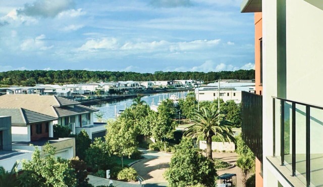 The Peninsula at Hope Island