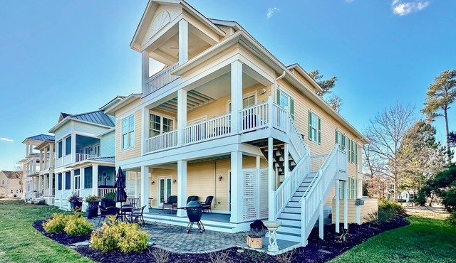 The Peninsula house w/indoor/outdoor pools, on-site golf & tennis/pickleball