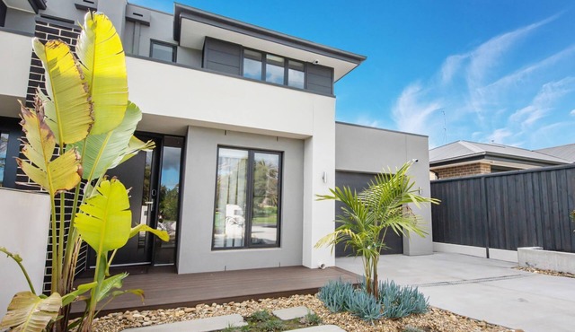 The Peninsula Pearl | Luxury Retreat with Heated Pool