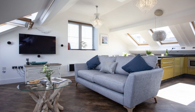 The Penthouse, 15 At The Beach -An apartment that sleeps 6 guests in 3 bedrooms