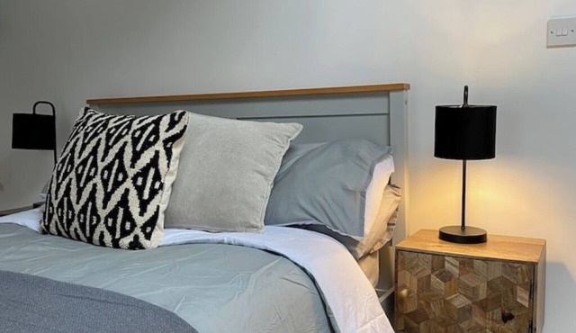 The Penthouse, 2 bed flat, sleeps 4, Brampton Town Centre, Hadrian’s Wall