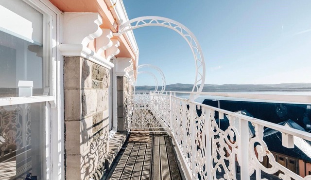 The Penthouse Apartment - Aberdovey- Spectacular Beach Views - Free Parking