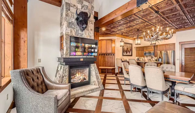 The Penthouse at One Ski Hill — AC, Pool & Spa