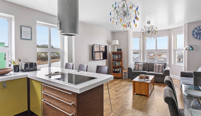 The Penthouse By The Sea, Wi-Fi, Sea View