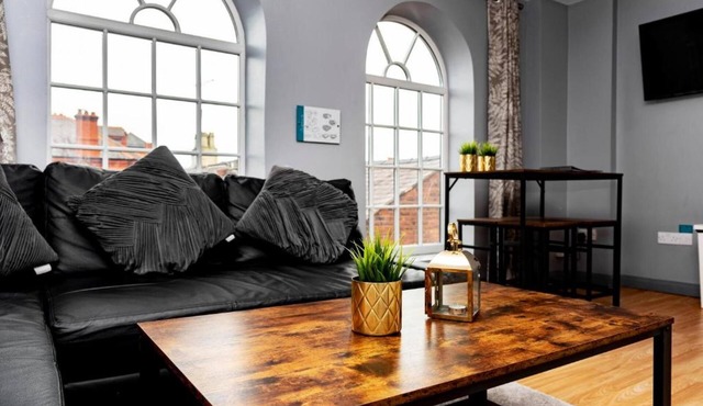 The Penthouse Gathering Wrexham - Town Centre - Sleeps Up To 16