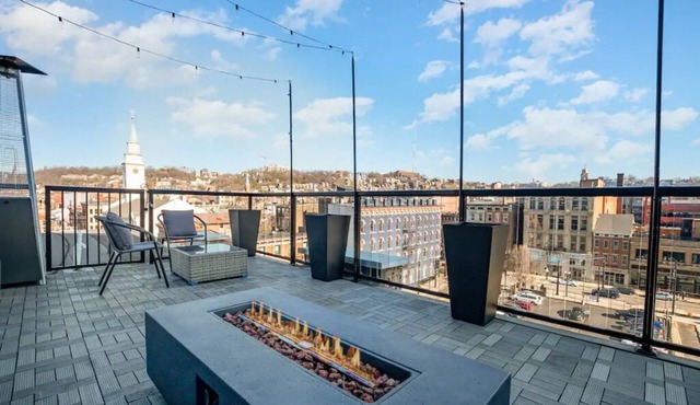 The Penthouse- Heart of OTR w/Rooftop Terrace