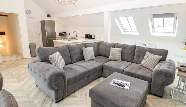 THE PENTHOUSE, pet friendly, with a garden in Boroughbridge