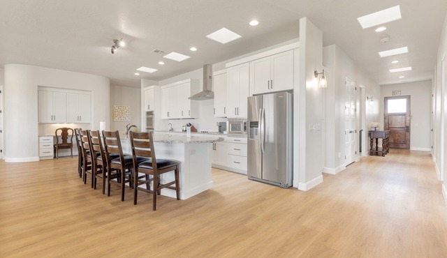 The Penthouse: Spacious + Golf Course + Resort