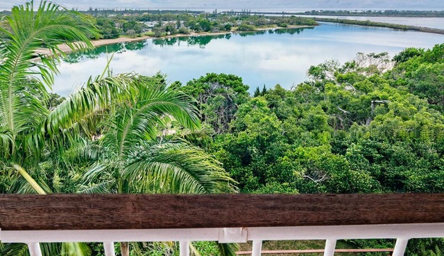 THE PENTHOUSE - Spectacular Views of the Bay and the Ocean!