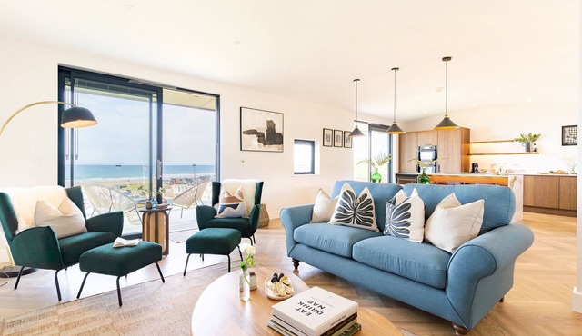 The Pepperpot is a detached, four bedroomed seafront retreat with a games room, with incredible view