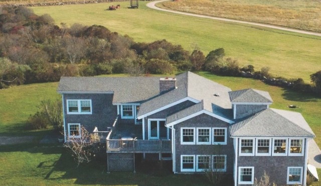 'THE PERCH' A classic Block Island home with 360 degree birds' eye views.