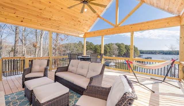 The Perch at Lake Gaston | Spectacular Views & Location