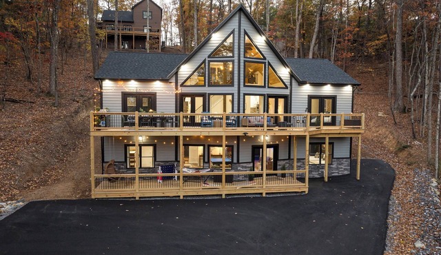THE PERCH - Chalet in Massanutten - Mountain Views Hot Tub Game Room Theater Gym