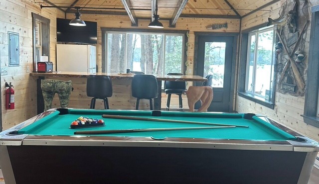 The Perch-Skywalk! Pet Friendly, 4-bedroom cabin on the Big Eau Pleine.