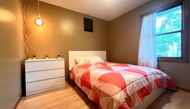 The Perch, townhome with AC, in tranquil Coralville